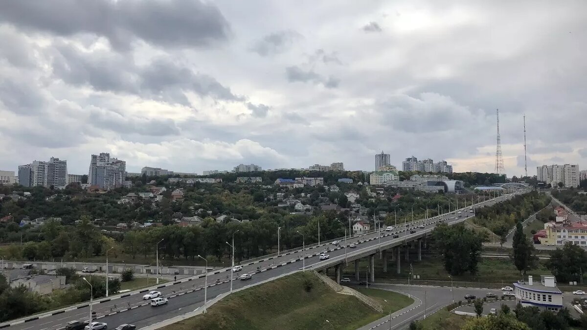     В Казани за год отремонтировали 4 моста. Об этом во время делового понедельника рассказал замглавы исполкома города Игорь Куляжев.