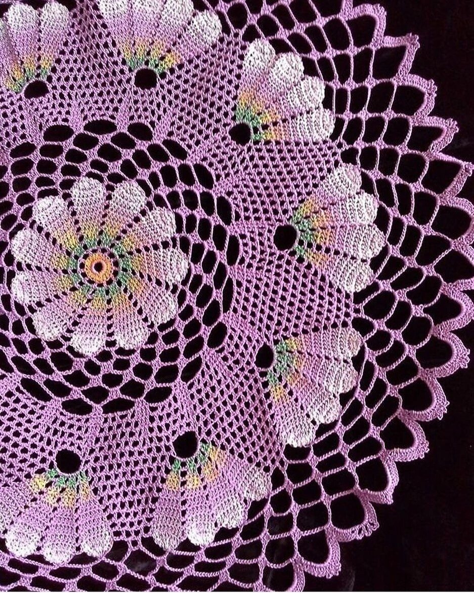 Красивые салфетки. МК салфетка Doily. Салфетки крючком Doily Crochet. Цветные салфетки крючком. Салфетки из ириса.