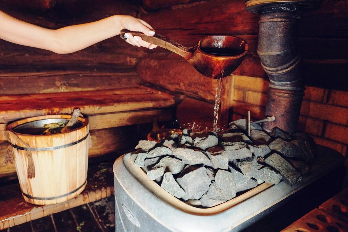 Пар и камни. Дрова для бани. Пар в бане. Русская баня на дровах. Русская паровая баня.