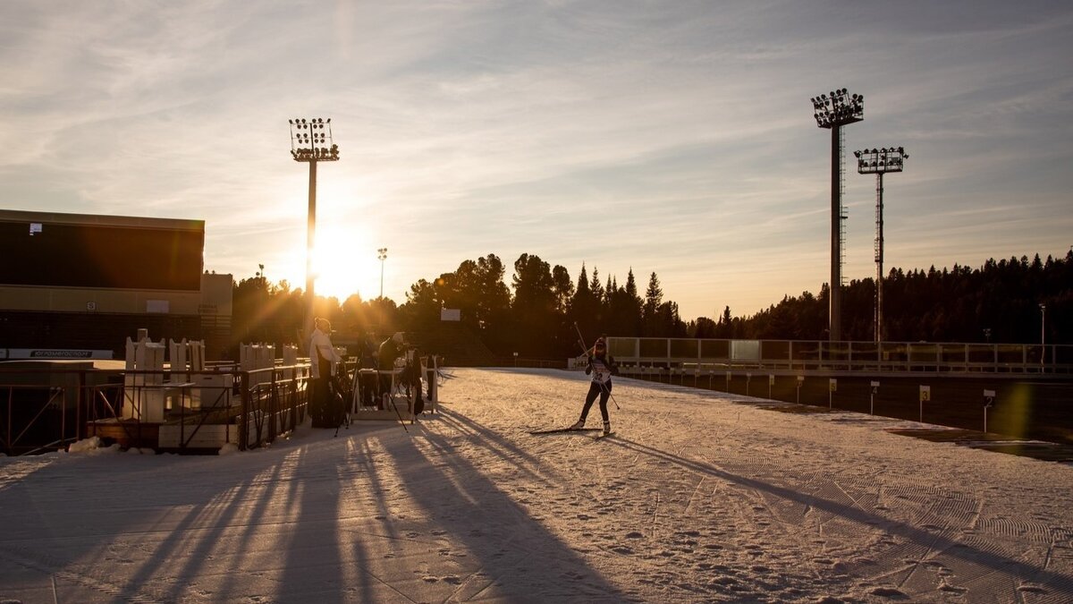    Именитые лыжники приехали на вкатку в Югру