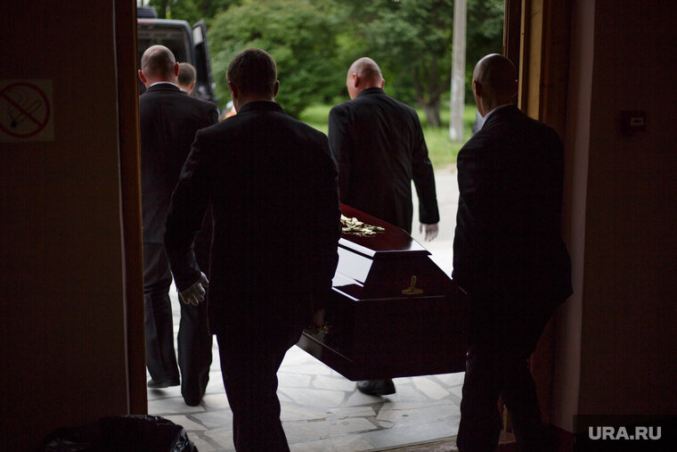    Похоронили известного тюменского политконсультанта Александра Скока