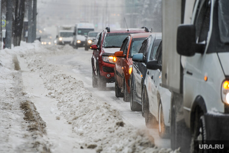    Движение затруднено из-за метели
