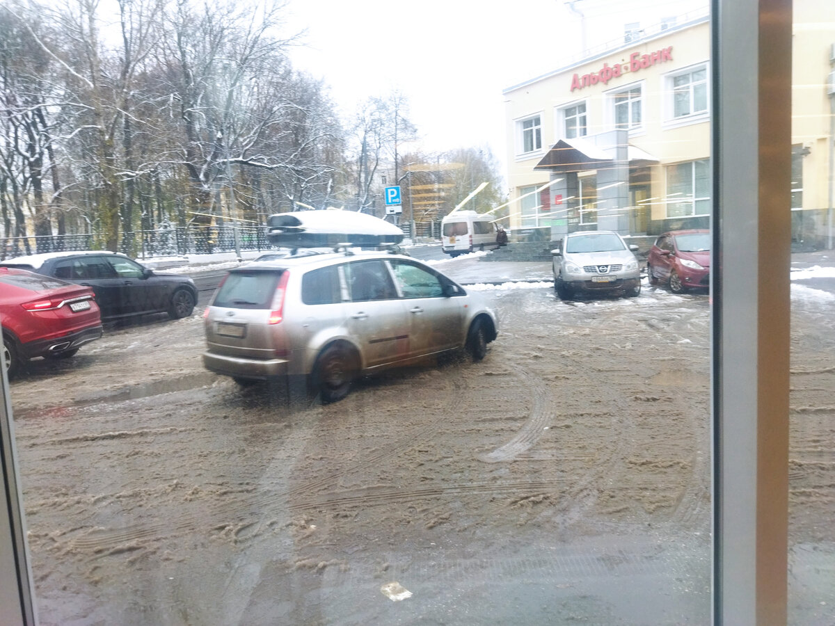 Парковочные места есть.