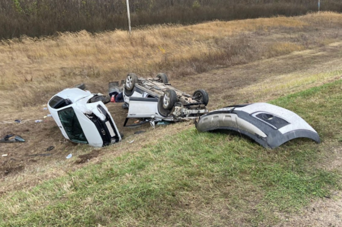    Под Воронежем кроссовер развалился на части при столкновении с LADA Granta