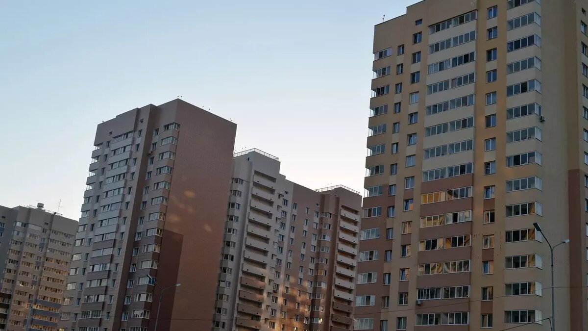     На окраине Казани возле одного из домов микрорайона «Салават Купере» нашли тело человека. Соответствующая публикация появилась в Telegram-канале «Казань на максималках».