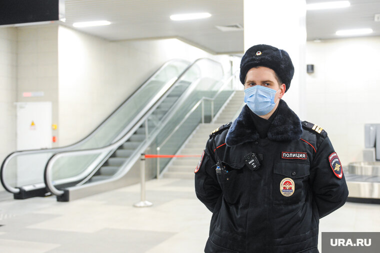    Транспортная полиция усилила меры безопасности в аэропорту Сургута из-за митингов в Махачкале