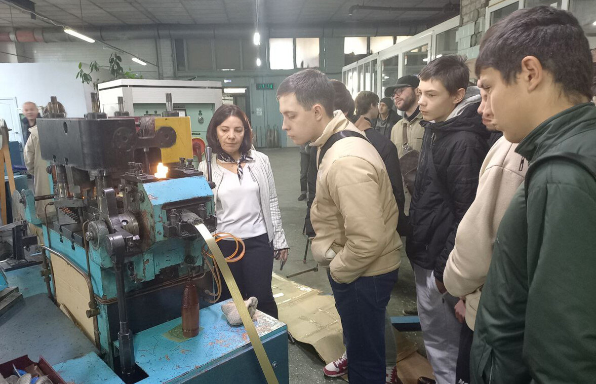 Студенты Многопрофильного технологического колледжа Черкесска посетили АО «Каскад». Фото автора.