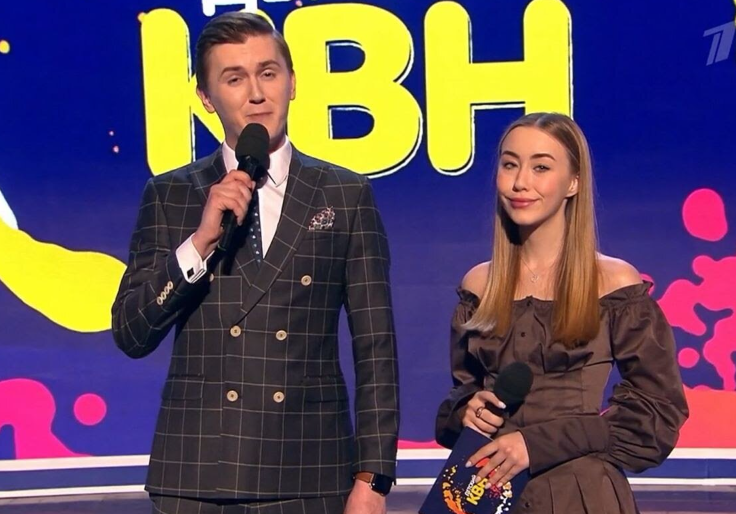 Это девица, едва снова появившись на публике, недавно буквально привела в шок и трепет все видавшие виды российские соцсети... Расскажем же о ней подробнее!-9