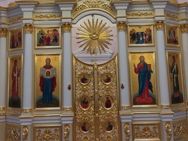     Палехские мастера смонтировали иконостас в новгородском храме