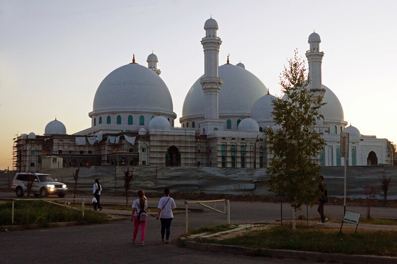 Строящаяся мечеть на Аргынбекова
