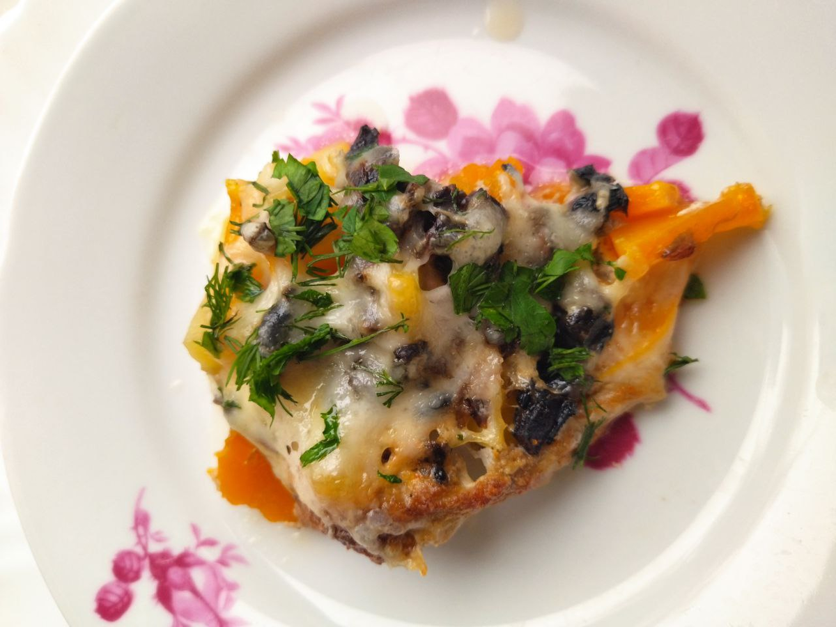 Нежнейшая тыква с картофелем в духовке подойдет для легкого ужина. 