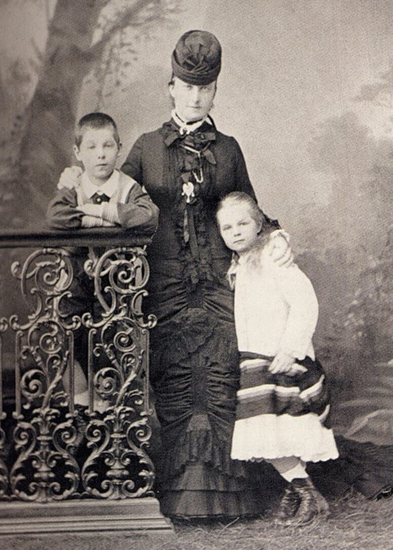 Екатерина Михайловна Долгорукова с детьми: Георгием и Ольгой