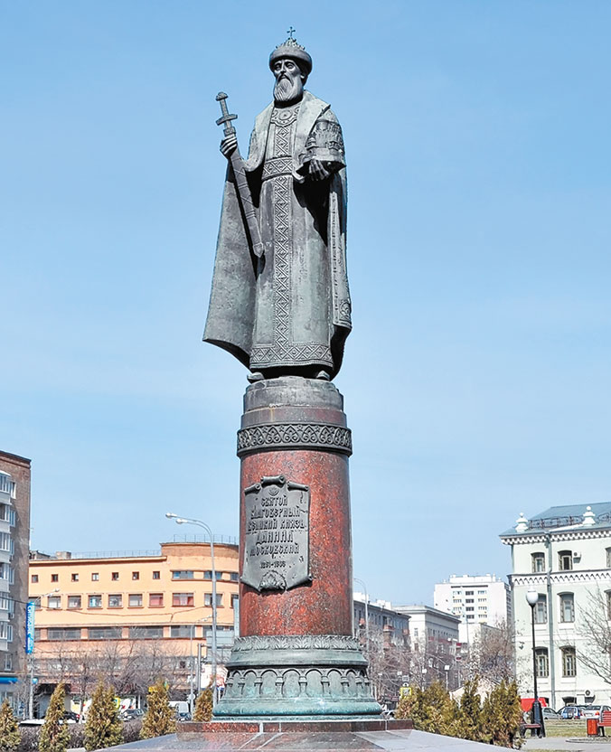 Памятник Даниилу Московскому на площади Серпуховская Застава (фото из открытых источников)