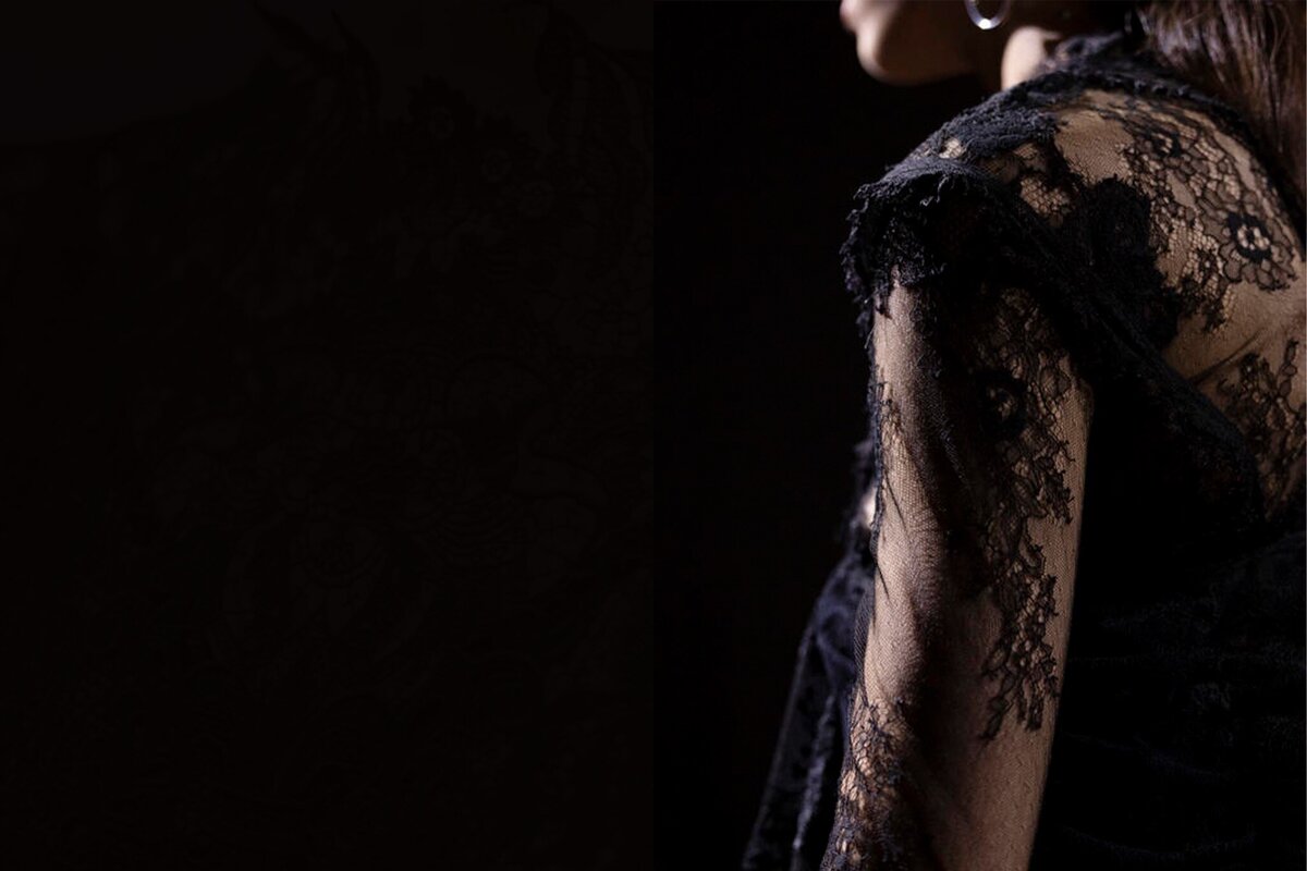     Кружево – главный хит 2024-го. Вот 10 платьев из этого материала, в которых можно встретить Новый год