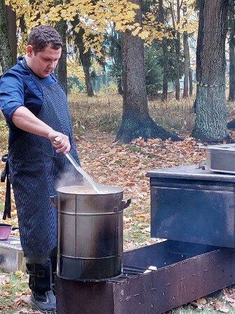 Приготовление ухи на территории Музея-заповедника