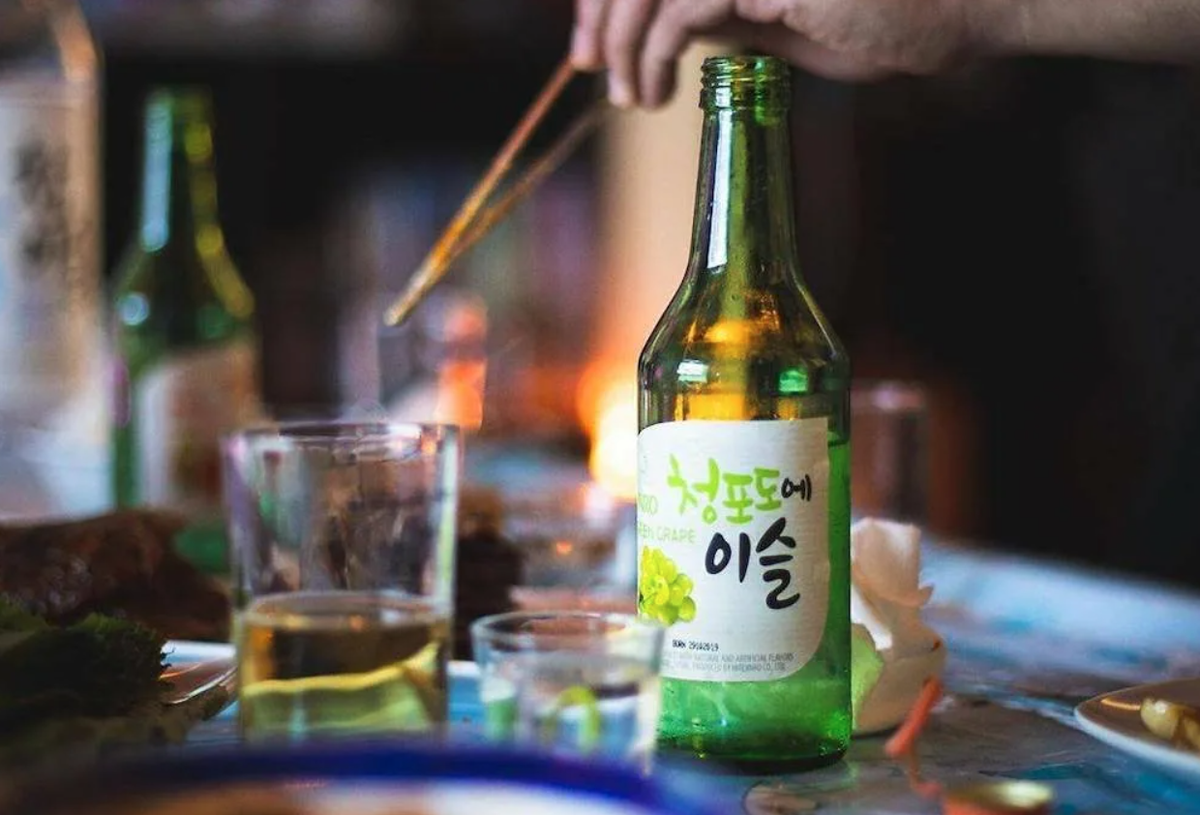 Соджо напиток. Соджа Джинро. Jinro Soju. Что такое соджу в Корее.