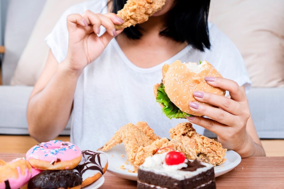Хочешь оставаться худым — ешь не спеша. Такой совет дают учёные, установившие взаимосвязь между скоростью потребления пищи и лишними килограммами.