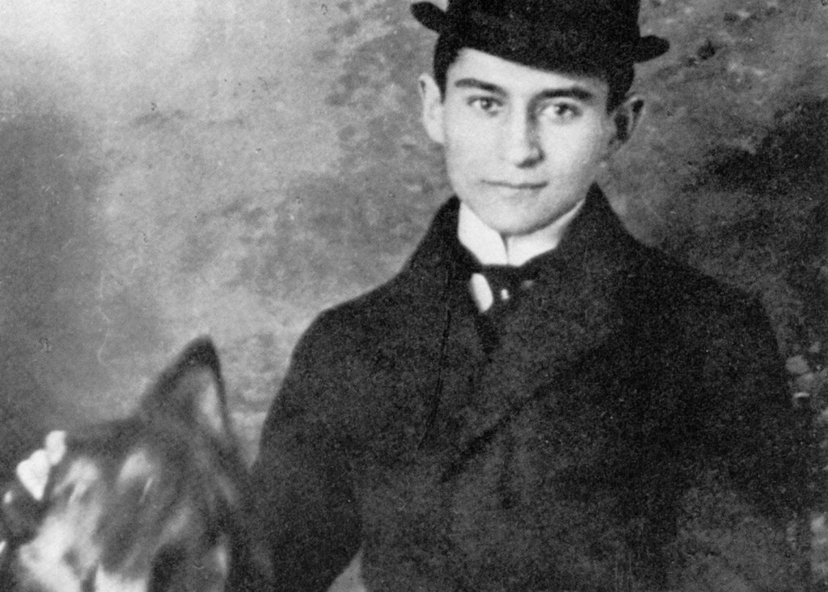  За прошлый век в мировоззрении людей сложилось представление о Франце Кафке как о писателе-мученике, затворнике и исключительно мрачной личности.