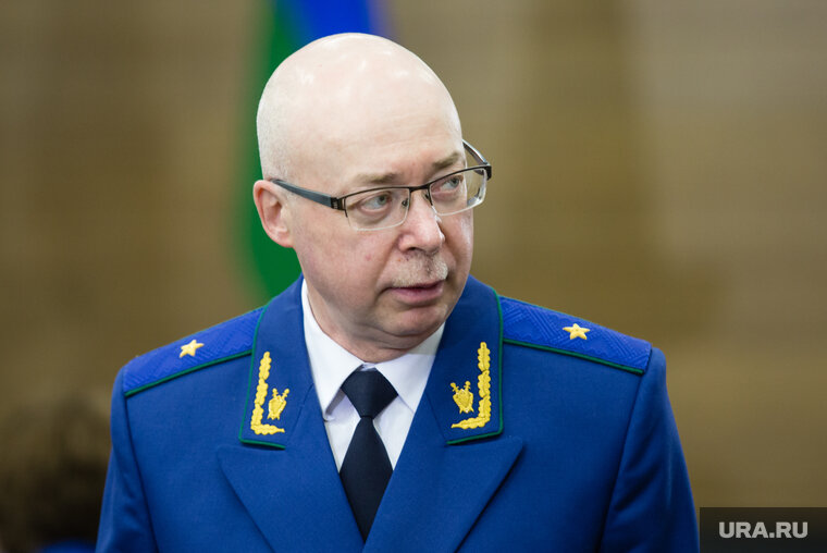    Евгений Ботвинкин проверил дом № 53 в 16-м микрорайоне Нефтеюганска