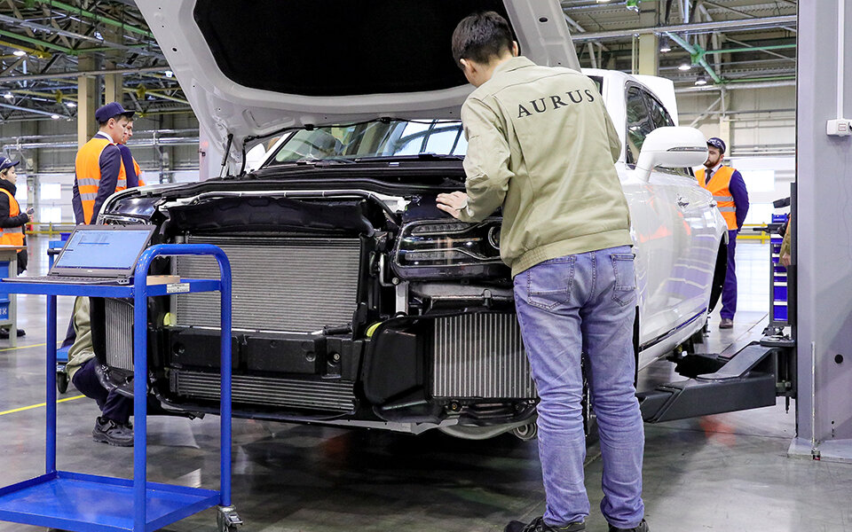 «Газпром» планирует приобрести долю в производстве люксовых машин Aurus. Фото: © Салават Камалетдинов / «Татар-информ»