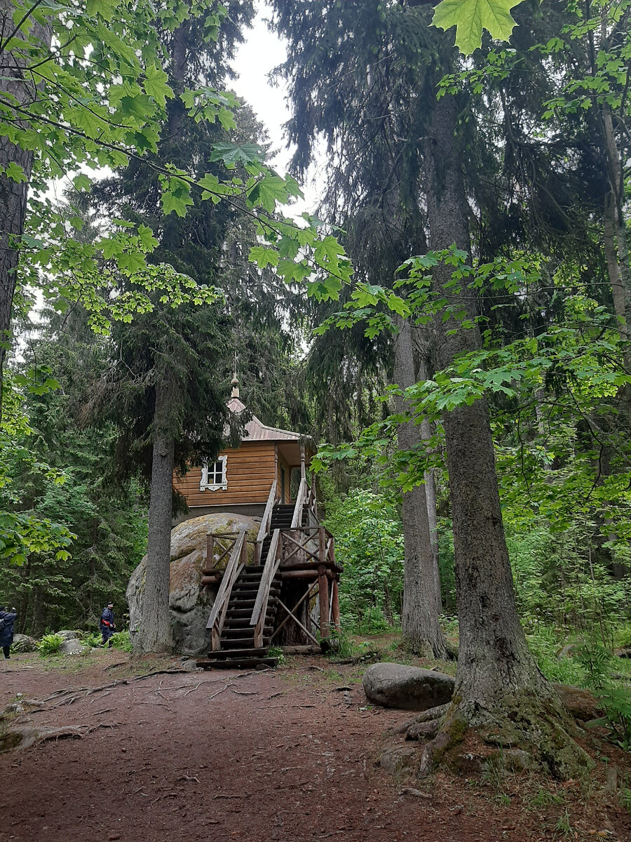 Конь-камень.