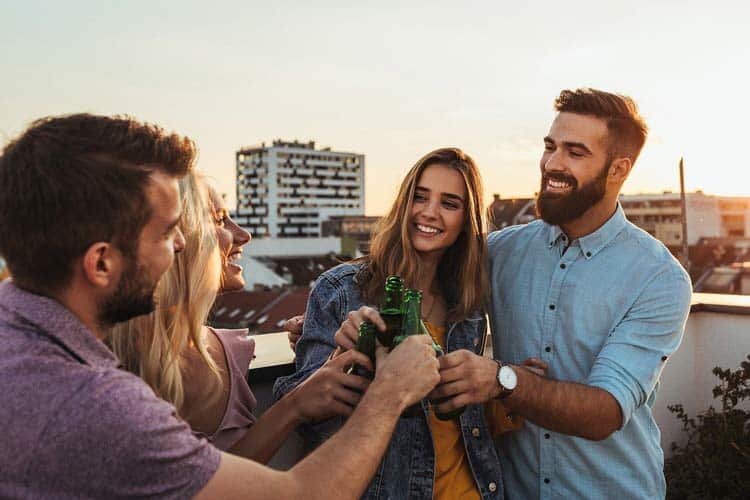 Взаимодействуйте с ним в социальных сетях