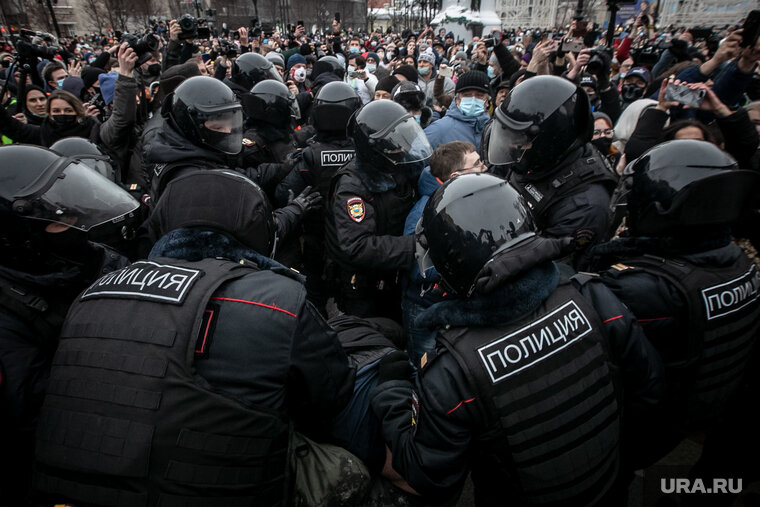 Беспорядки в аэропорту махачкала. ОМОН (Россия). Полиция ОМОН. Несанкционированный митинг.