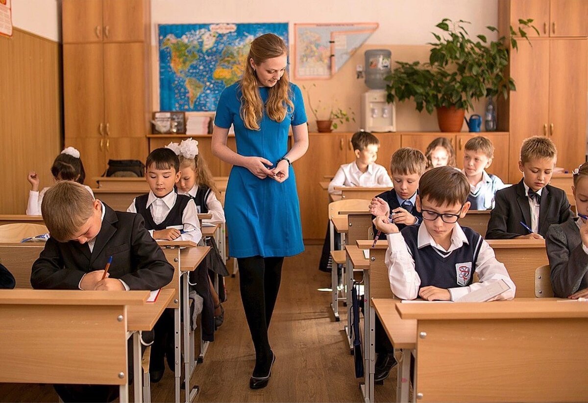 Нужно обязательно давать детям время и возможность подумать и выполнить работу самостоятельно, а потом уже обсуждать результат.