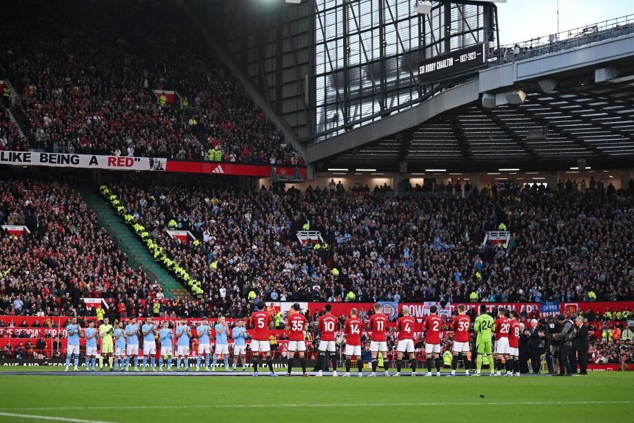 МИНУТА МОЛЧАНИЯ ПЕРЕД ДЕРБИ МАНЧЕСТЕРА