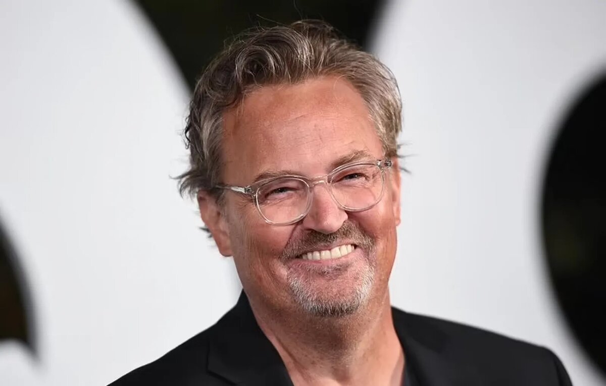 Мэттью перри актер и сценарист. Мэттью перри актер и сценарист. Чендлер бинг 2021. Мэттью перри 2023. Мэттью перри.