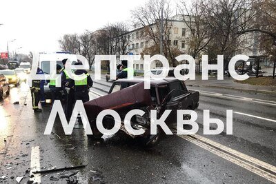    В Москве столкнулись две машины на Люблинской улице © Telegram-канал «Дептранс. Оперативно»