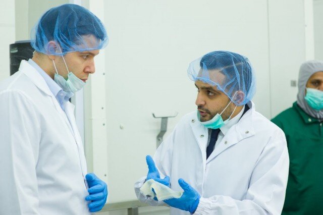 Фото из архива Калининград.Ru📷Антон Алиханов во время визита на предприятия ГК «Атлантис»
