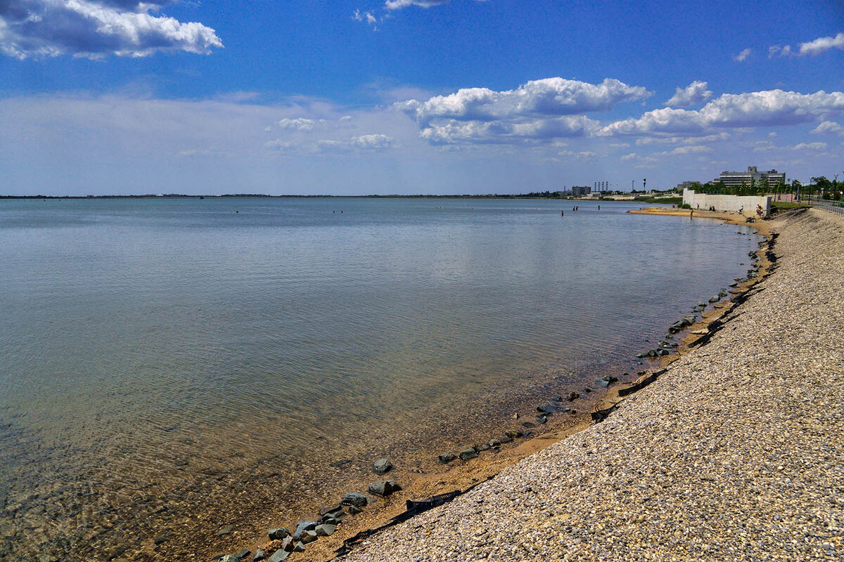 пляж в городе саки