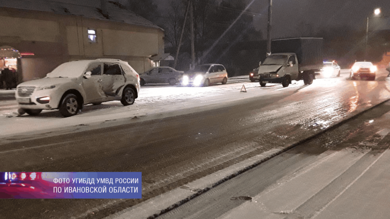   Дети 10 и 11 лет пострадали в ДТП с участием трех машин в Иванове