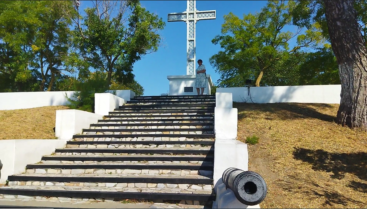 У памятника Архипу Осипову