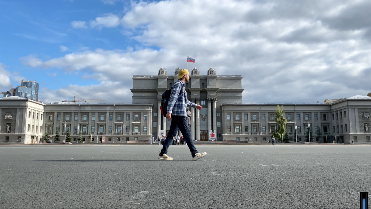 Площадь Куйбышева - скучное место. Хотя на то она и площадь