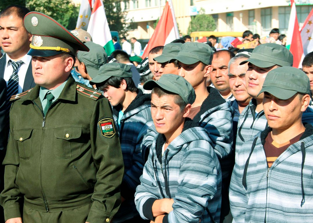 Пошли на таджикском. Служба в армии Таджикистана. Военная форма Таджикистана. Форма армии Таджикистана. Таджикская Военная форма.