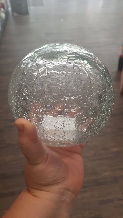 Кому погадать на магическом шаре?