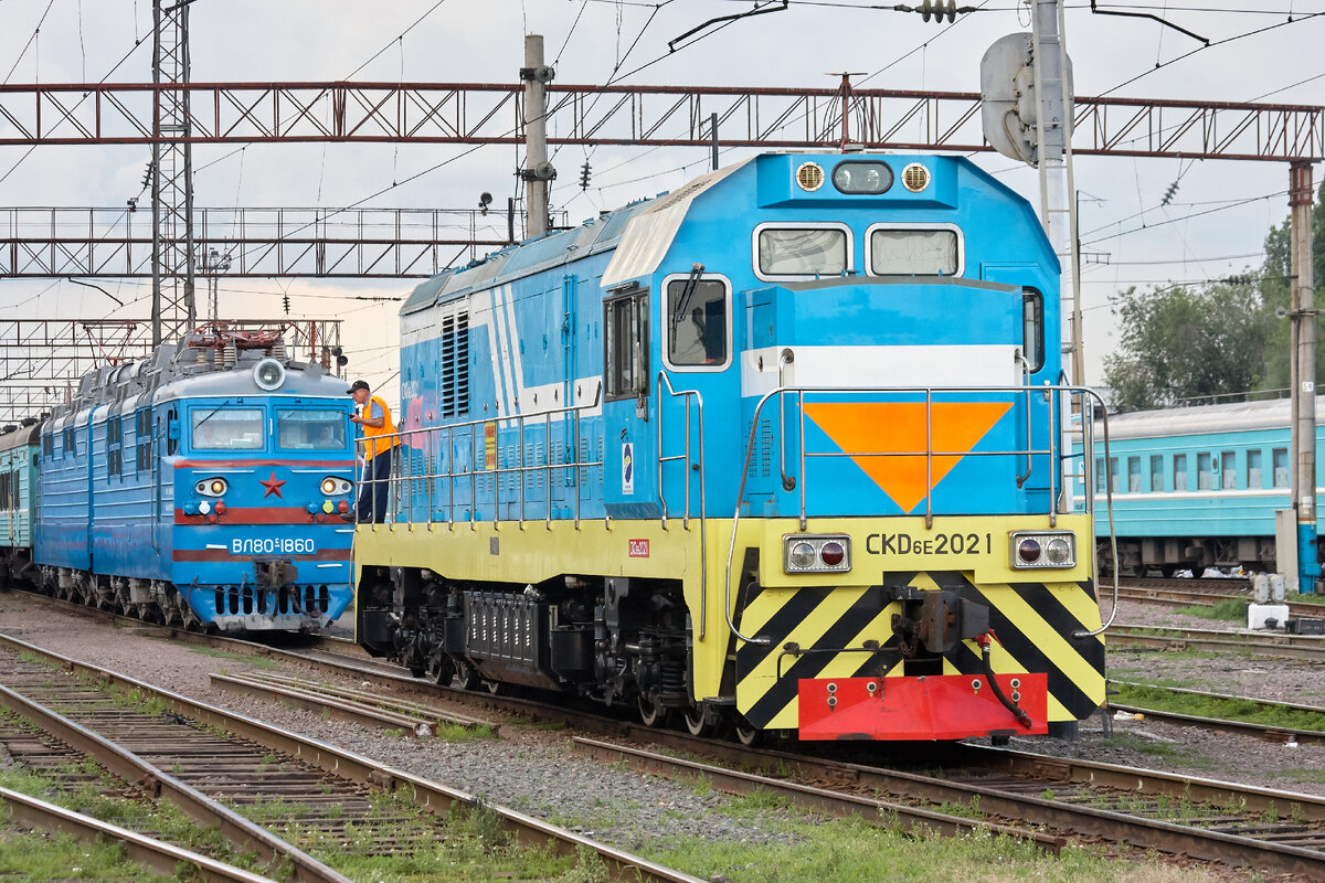 тепловоз CKD6E-2021