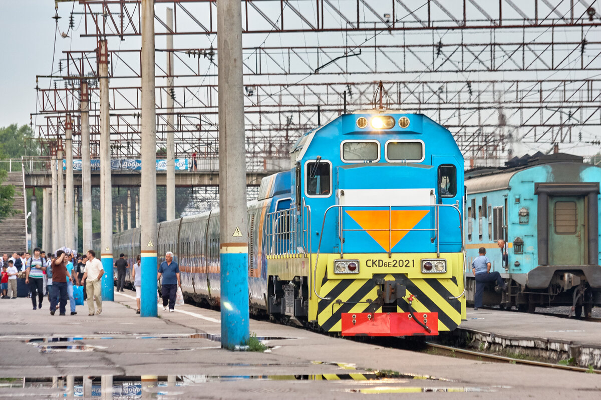 тепловоз CKD6E-2021