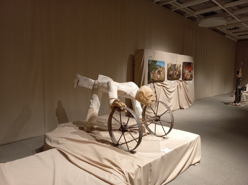 Экспонаты выставки в Манеже. 