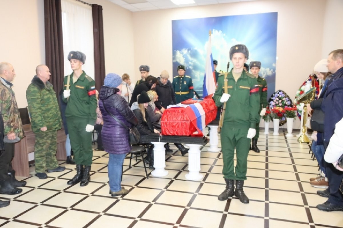    В Нелидово похоронили участника боёв в Чечне, погибшего в зоне СВО