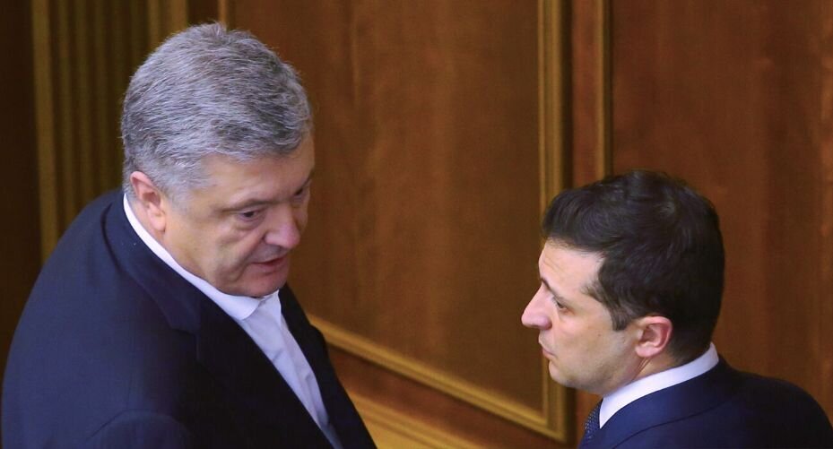 Президент Украины Владимир Зеленский (справа) и экс-президент Украины, депутат Верховной рады Украины Петр Порошенко, 2020 год📷
