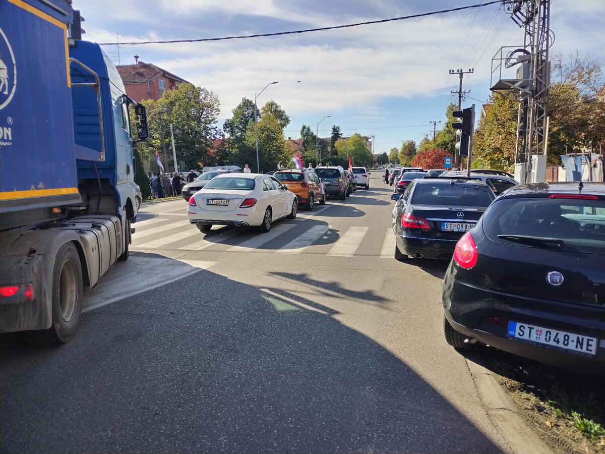 Загородили дорогу и всем пофиг