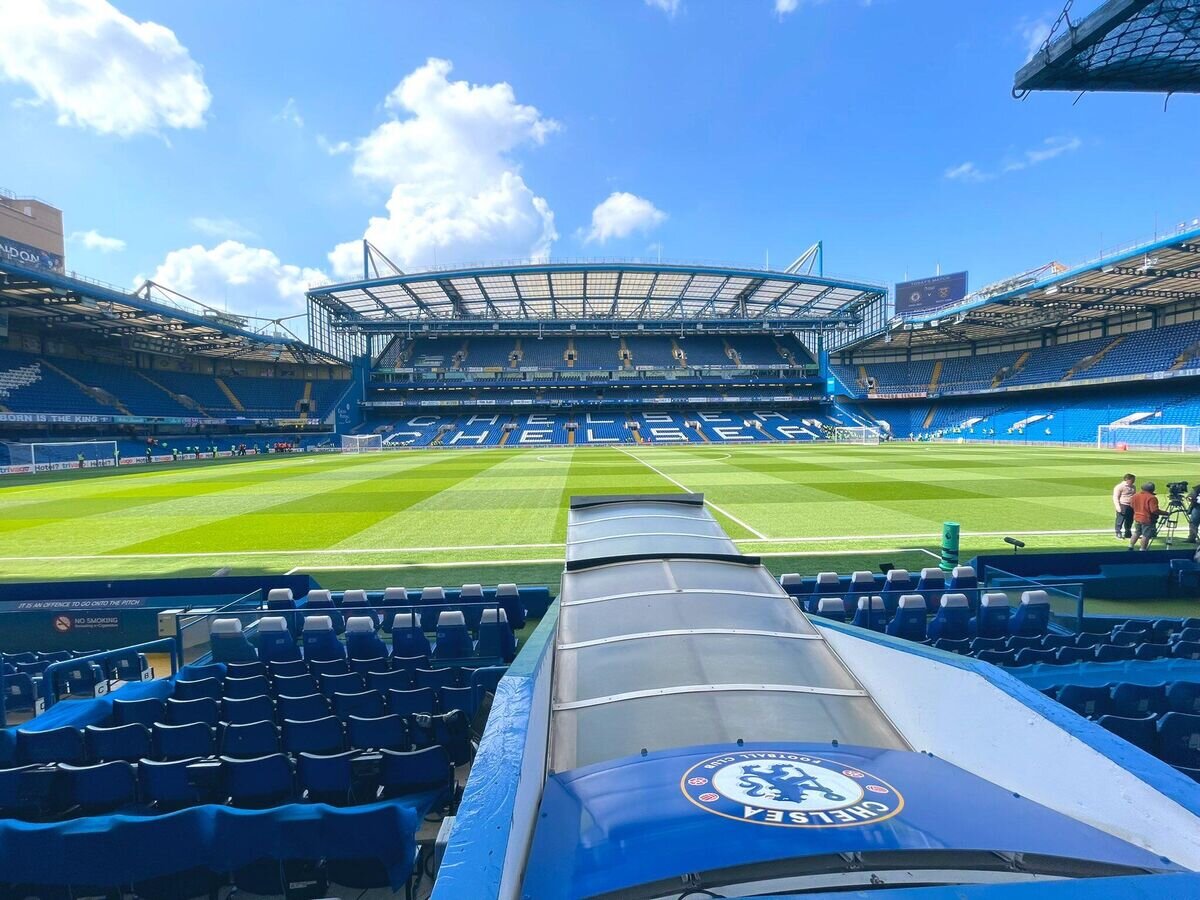 Футбольное поле Stamford Bridge