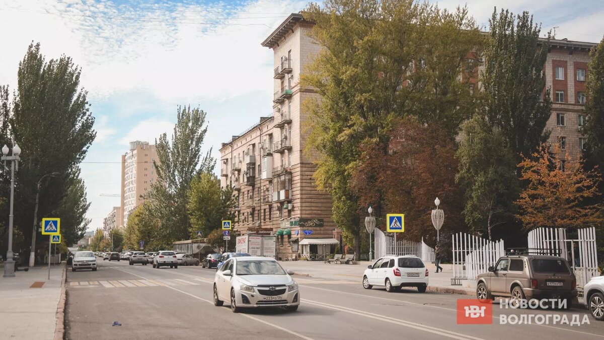     Эвакуацию пришлось пережить чиновникам областной администрации, в Волгограде пользователи Telegram не смогли пользоваться мессенджером, на север города легковушка попала в коммунальную яму-ловушку.