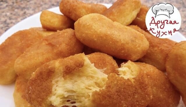 Простой, но очень вкусный рецепт домашних сырных палочек. Пальчики оближешь! Минимум продуктов и максимум удовольствия, а с приготовлением справится даже ребёнок.
