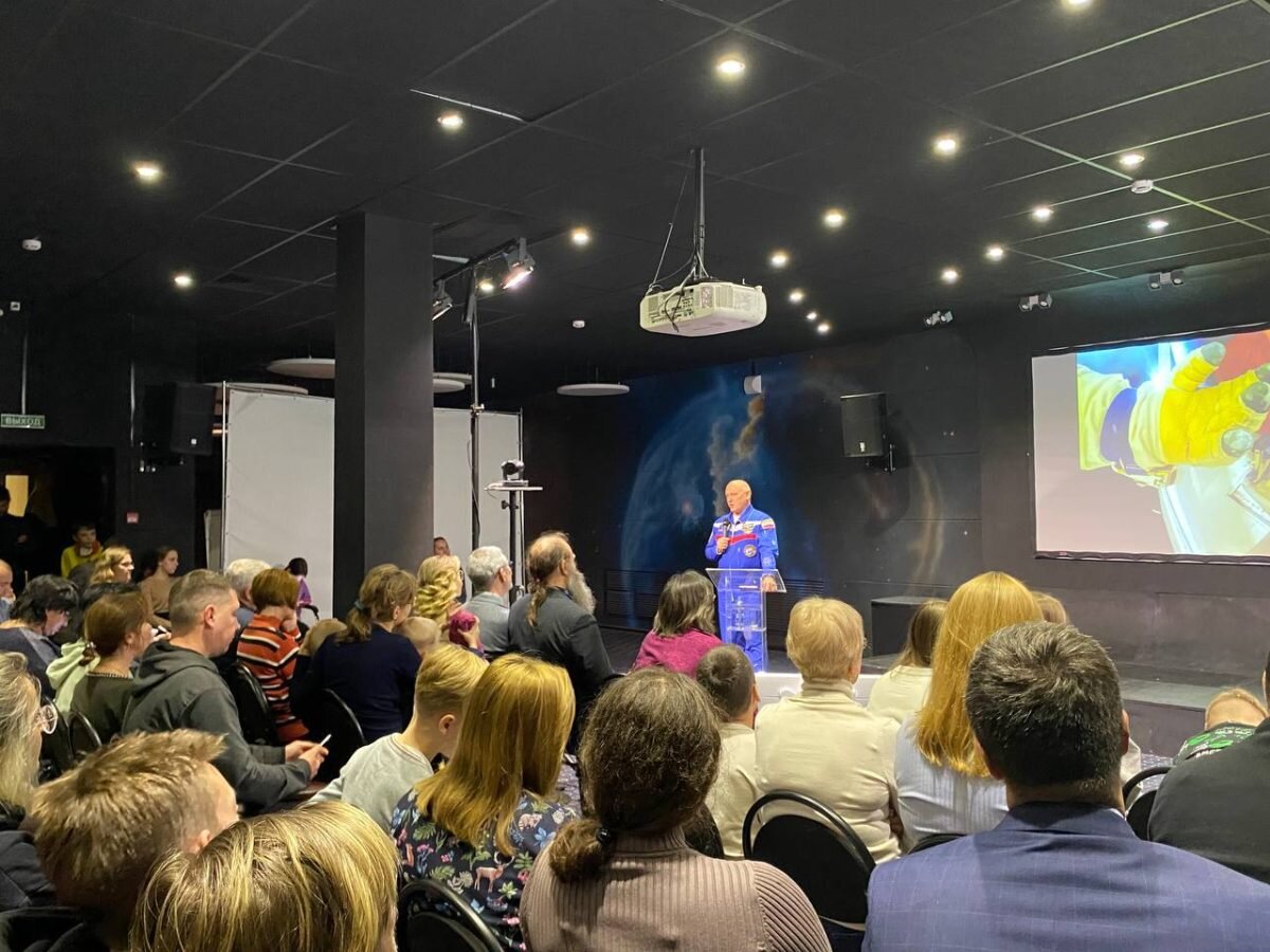    Как только Олег Артемьев заговорил о своей профессии, у всех слушателей лекции загорелись глаза Анна Садовина