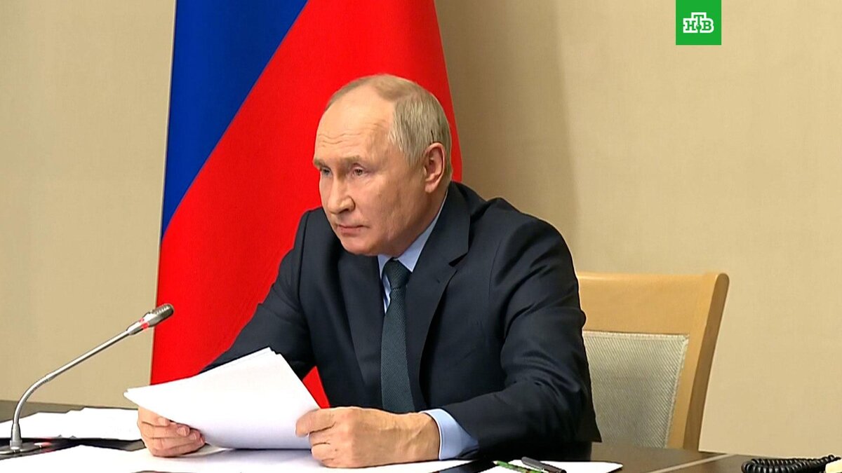    Путин: события в Махачкале инспирированы с Украины руками западных спецслужб