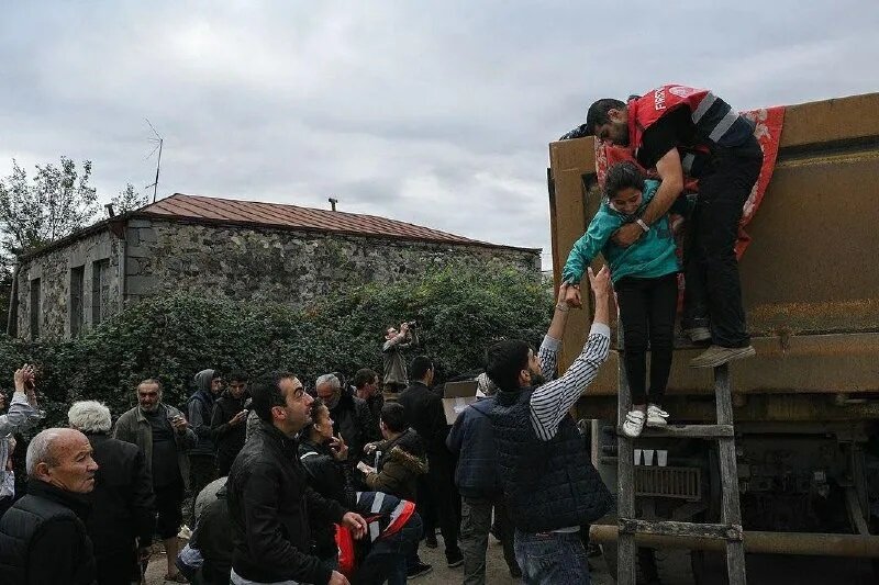 Неправильно предъявлять властям Арцаха обвинения в сдаче республики, поскольку эти власти (Армении – ред) с 2018 года сделали все, чтобы подписание документа об упразднении Арцаха стало реальностью.-21